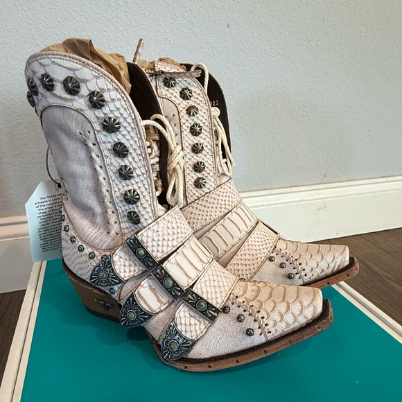 Lane SHOWDOWN Womens Cowboy Boots 7.5 White Leather Western Ankle Cowgirl Bootie - Picture 2 of 14